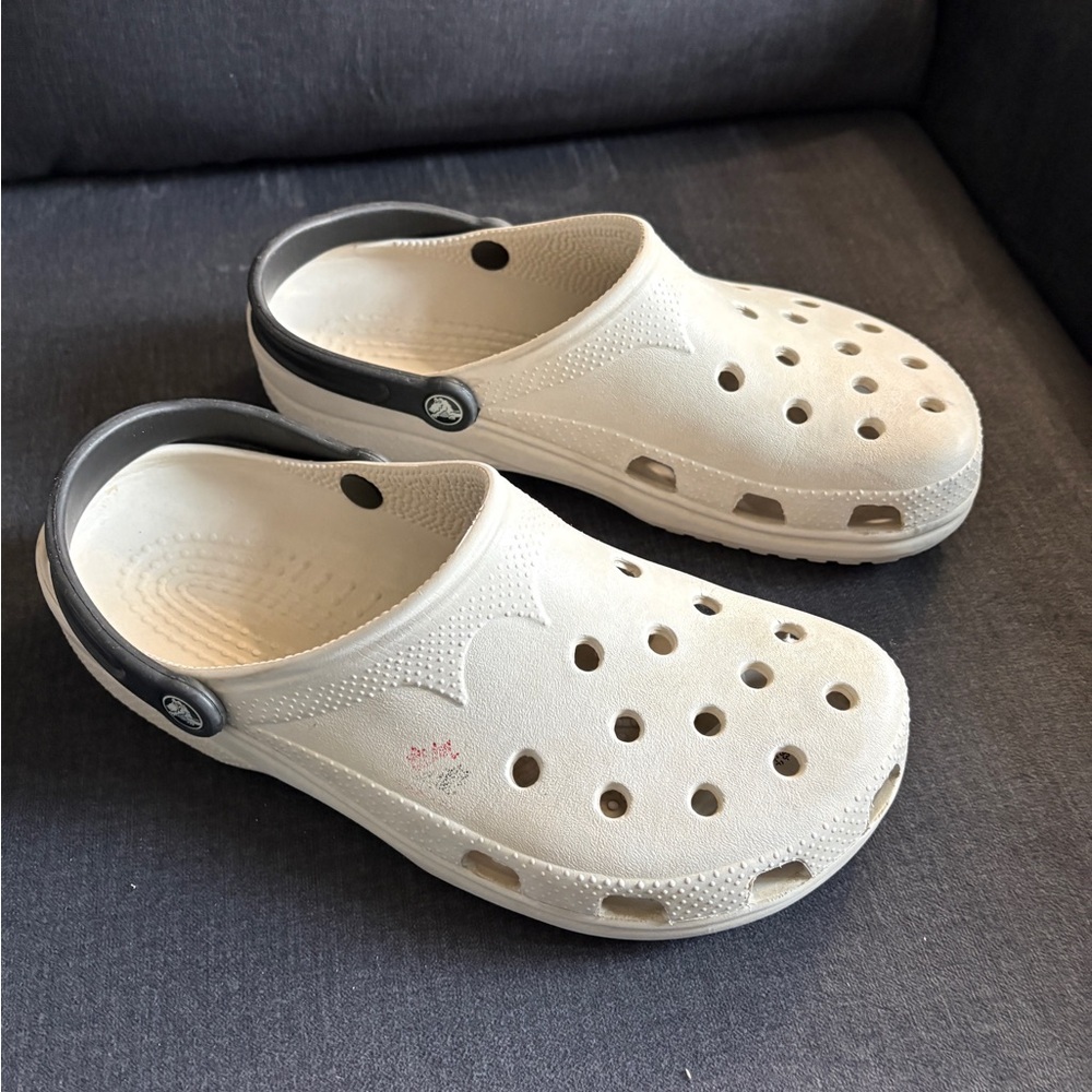 CROCS Stylish Unisex Cream Clogs with Black Strap W12/M10 - Picture 6 of 8